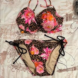 ❣️CLOSET CLEAR OUT❣️ Victoria’s Secret Print Bikini with Pink Floral Accents